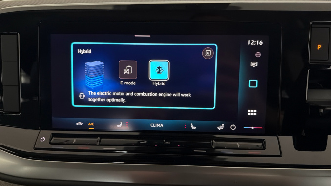 Volkswagen Multivan 1.5 TSI eHybrid Life 5dr 4MOTION DSG Estate - Image 40